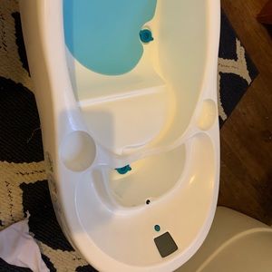 4 moms Baby bathtub